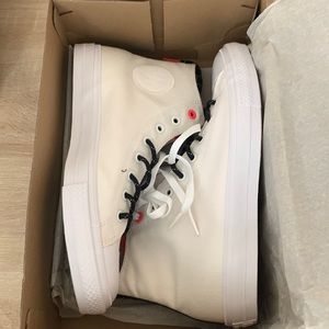 White converse unisex shoes mens 11 womens 13